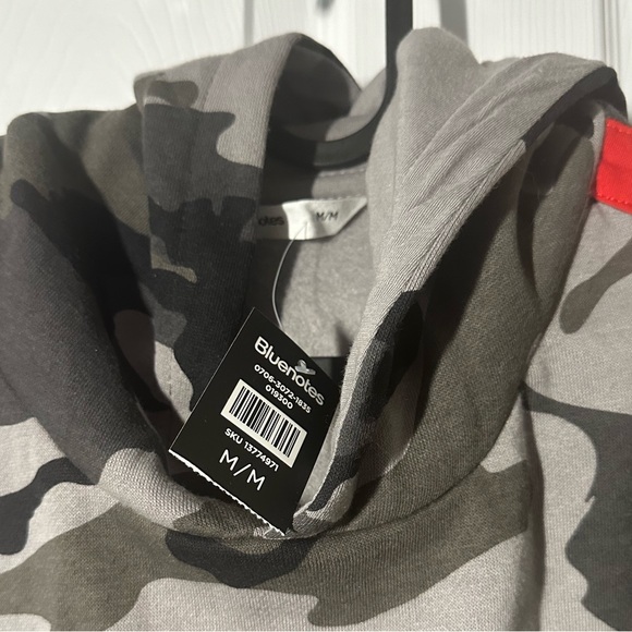 Grey Camo Crop Top Hoodie - Picture 3 of 4